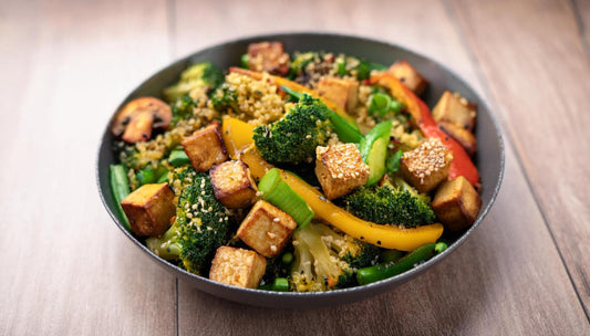 Express-Pfanne mit Tofu, Brokkoli und Cashews