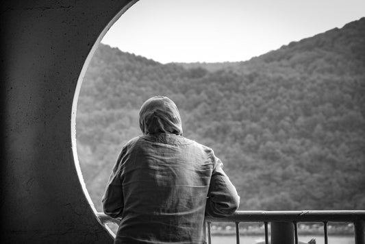 Die Kunst des Loslassens: Wie du im Herbst Raum für innere Erneuerung schaffst